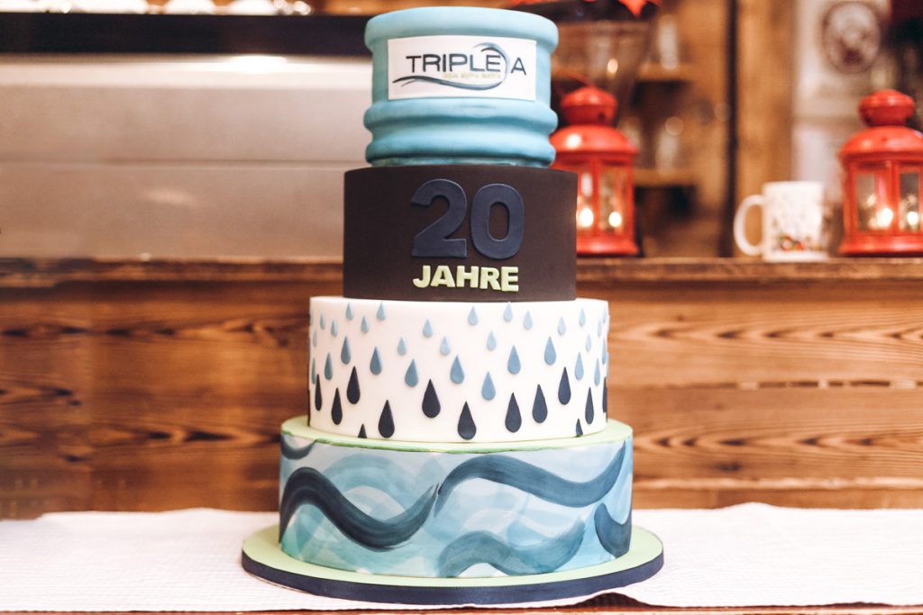 Triple A feiert 20. Geburtstag mit 1.000.000 Wasserflaschen