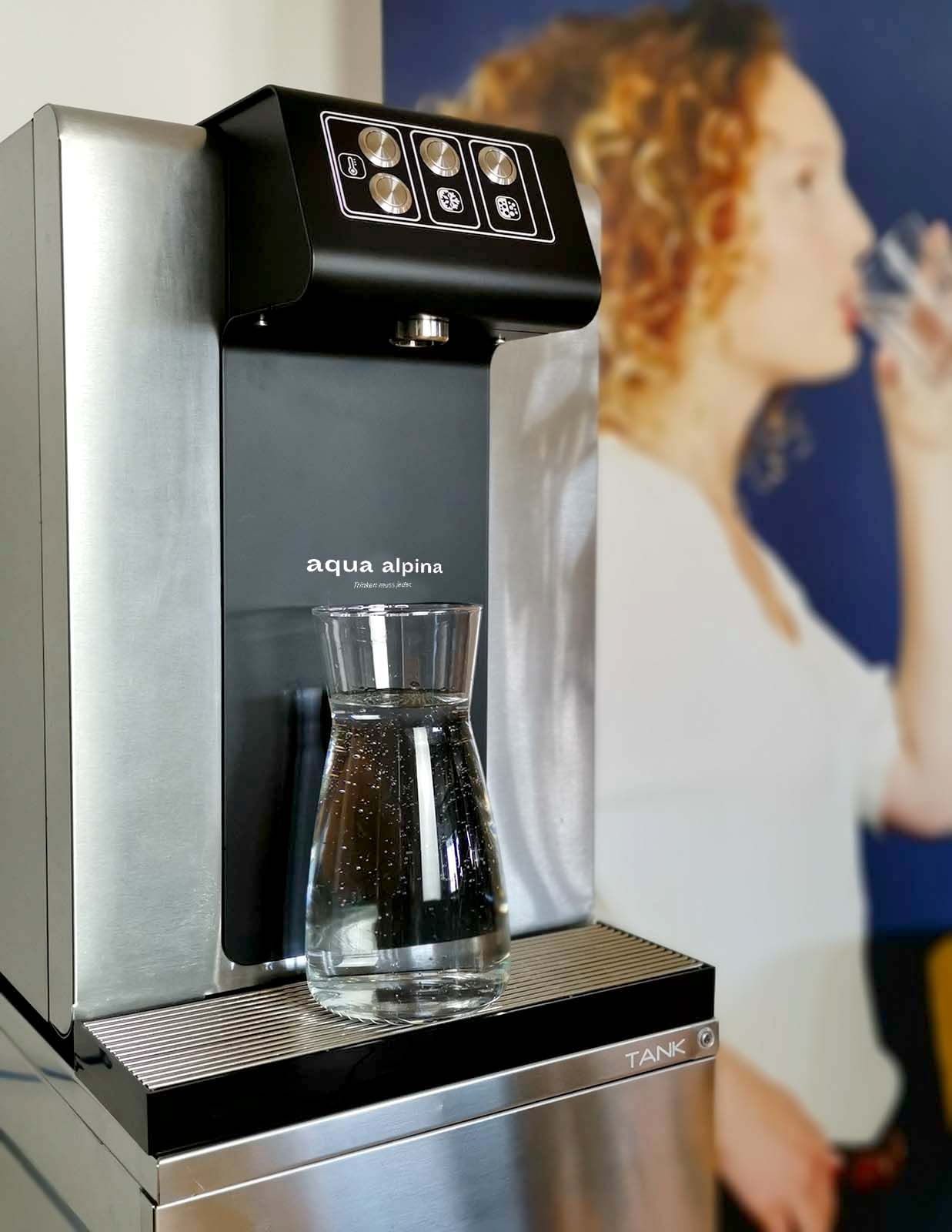 Leitungsgebundener Wasserspender Soda Premium Nahaufnahme 1 W Leitungsgebundener Wasserspender Soda Premium Nahaufnahme