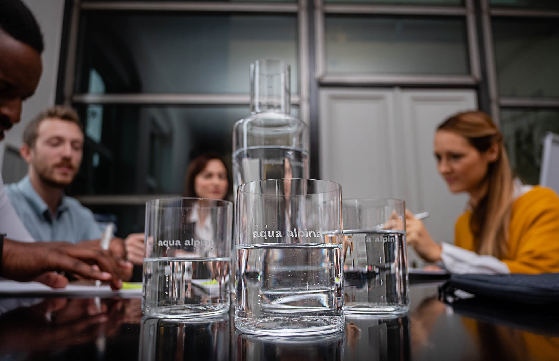 Aqua Alpina Glas Am Arbeitsplatz aqua alpina Glas am Arbeitsplatz