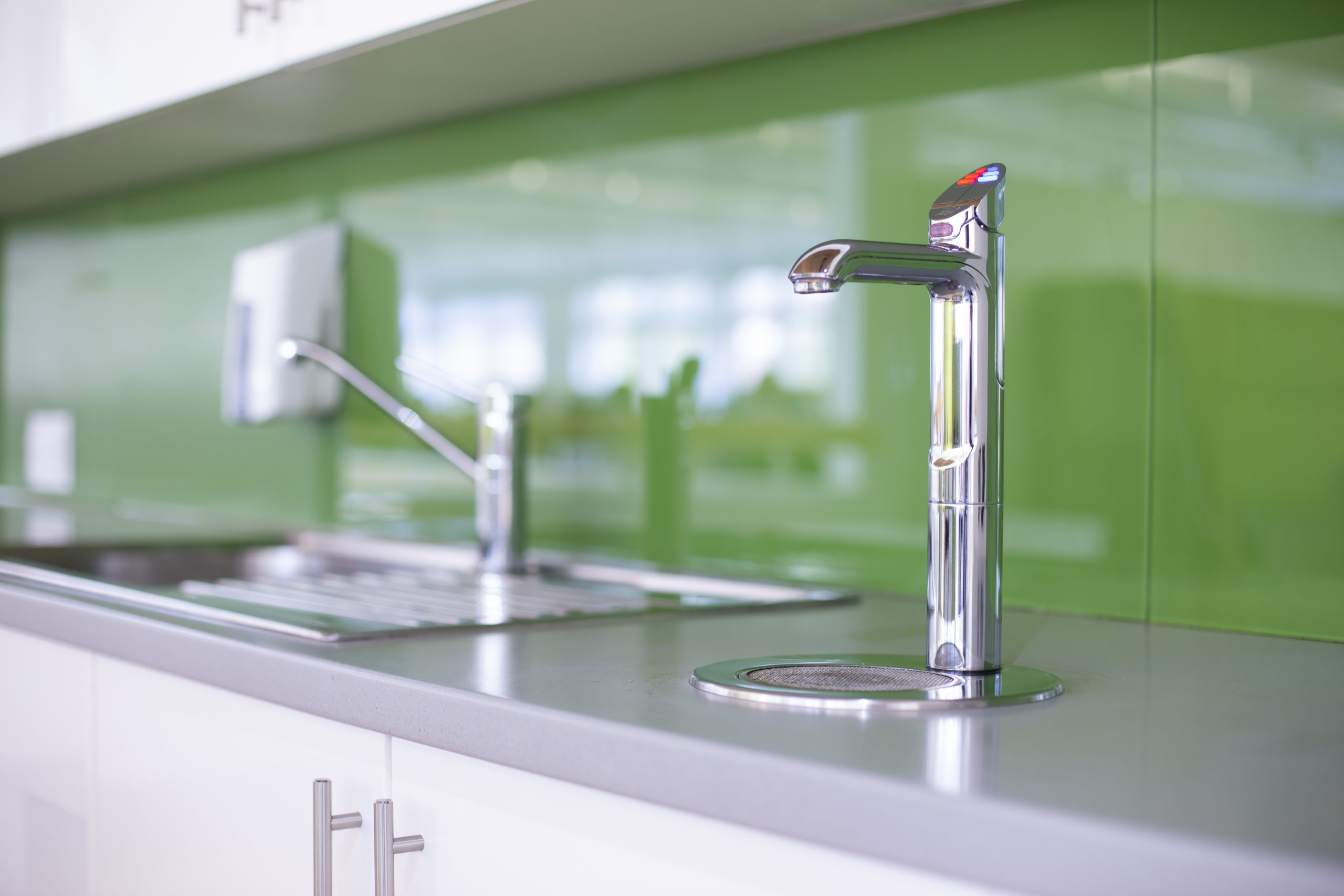 Soda Armatur Neben Waschbecken Auf Tableu Soda Armatur Neben Waschbecken Auf Tableu