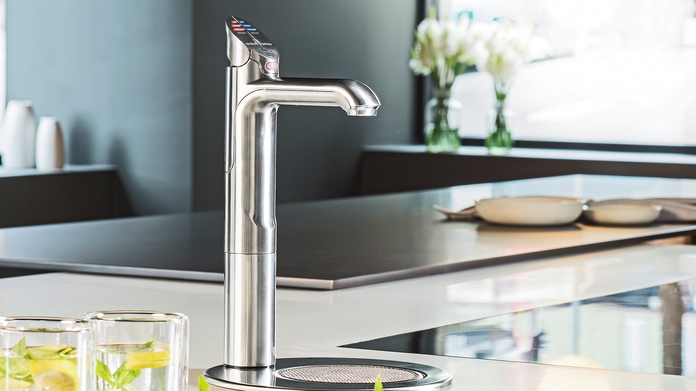 Zip Kueche Tableau Breitbild Berührungslose Soda Armatur von aqua alpina