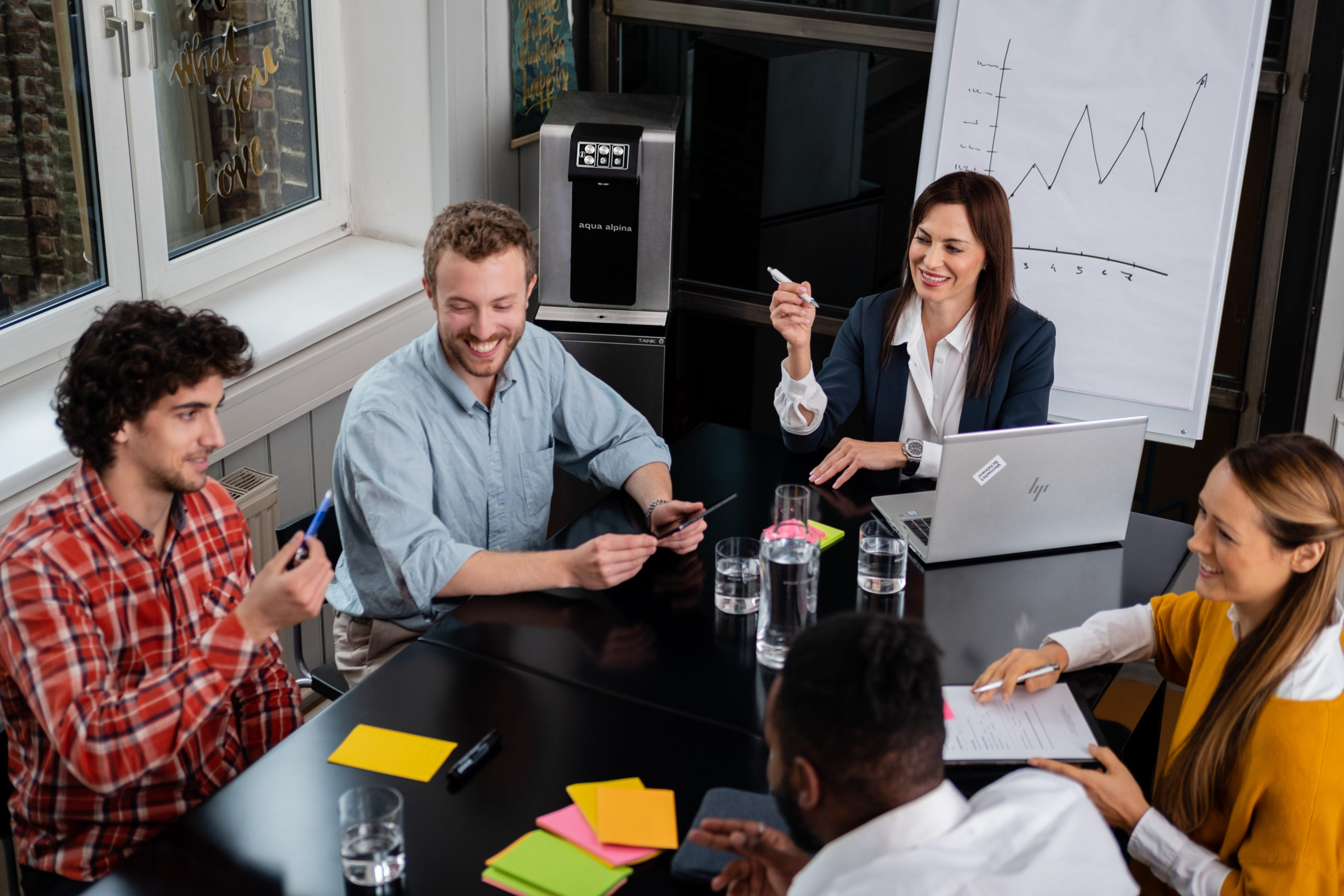 Beim Meeting Mit Soda Premium Plus Im Hintergrund Beim Meeting Mit Soda Premium Plus Im Hintergrund