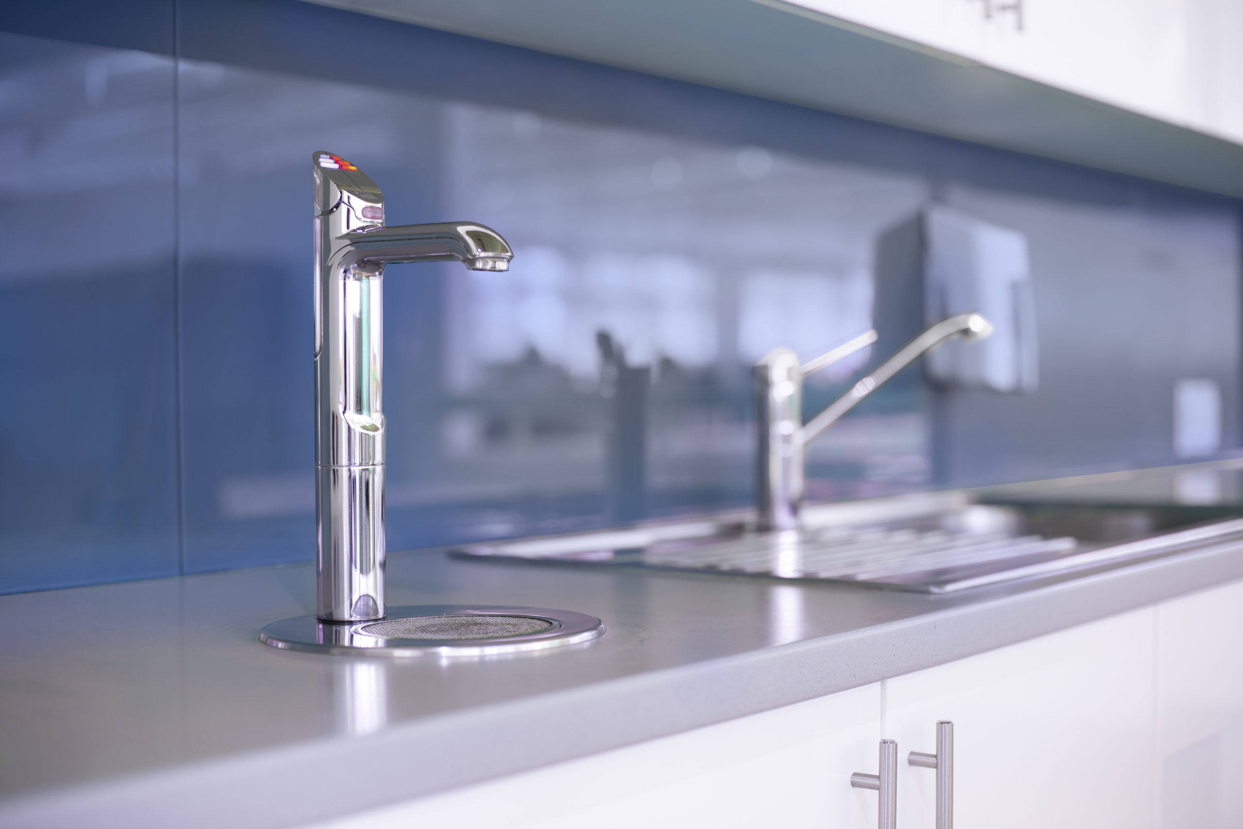 Soda Armatur Neben Waschbecken Auf Tableu Soda Armatur Neben Waschbecken Auf Tableu