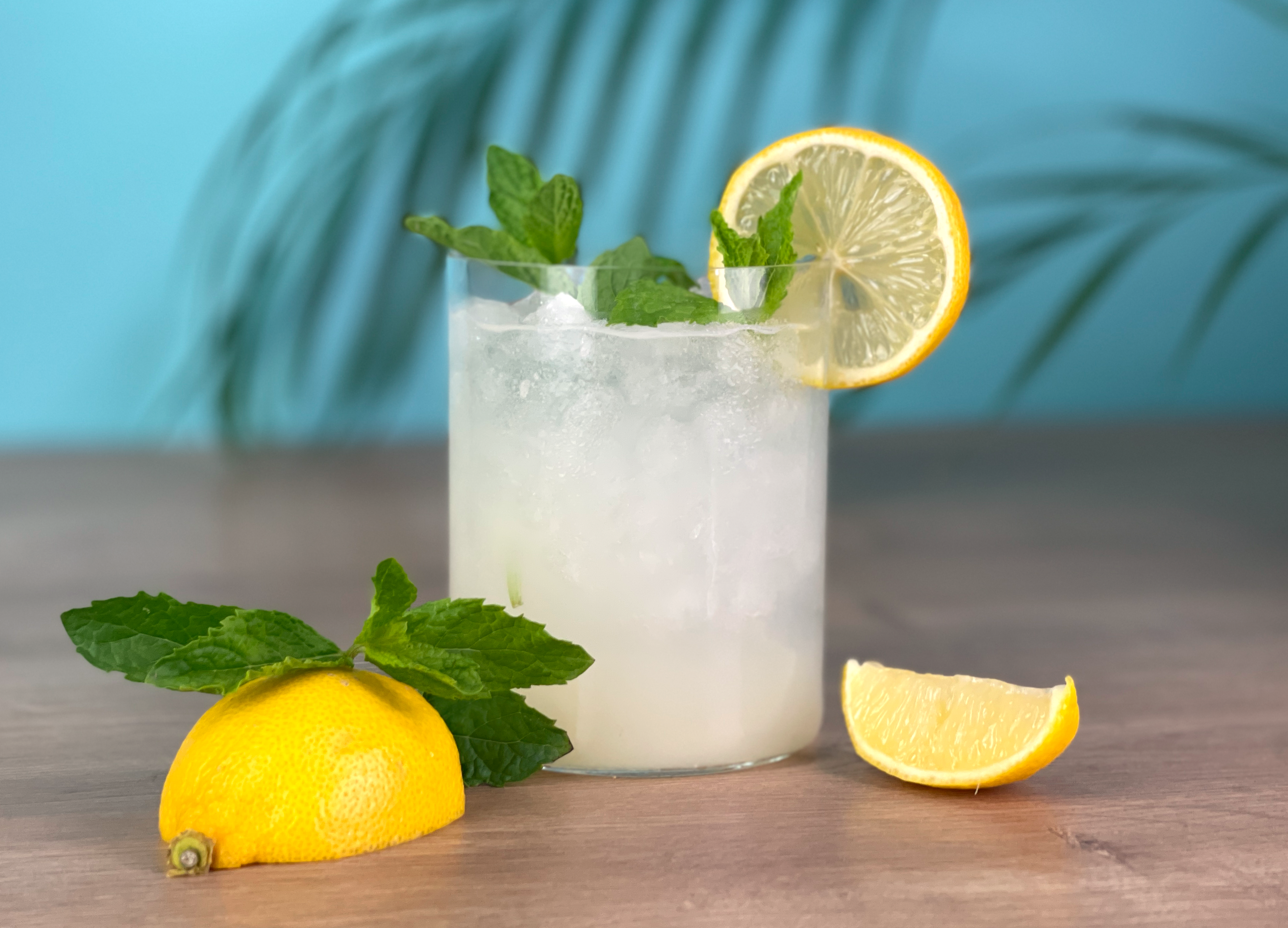 Cocktail MinzGinFizz gin cocktail zitrone minze