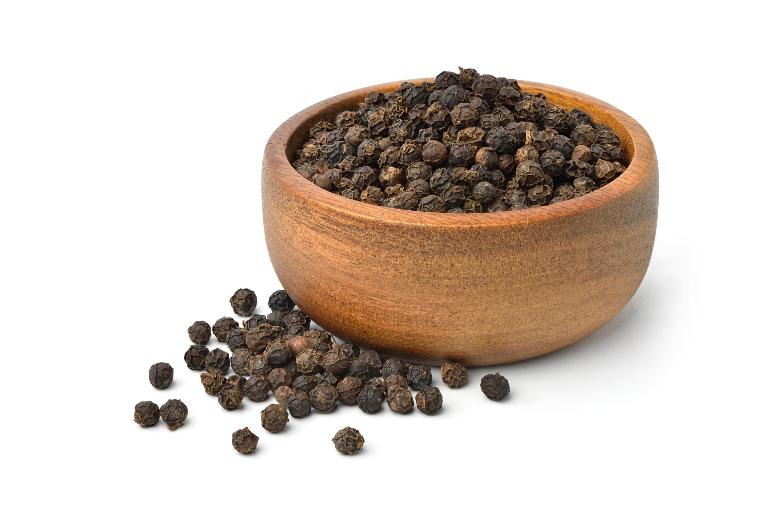 Black,Peppercorns,(black,Pepper),In,Wooden,Bowl,Isolated,On,White pfefferkorn