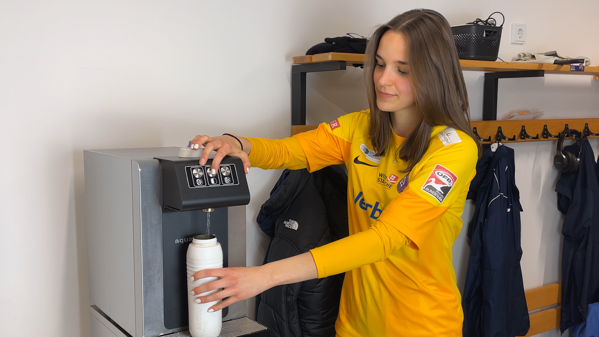 Fußballerin Wasserspender fußballerin wasserspender